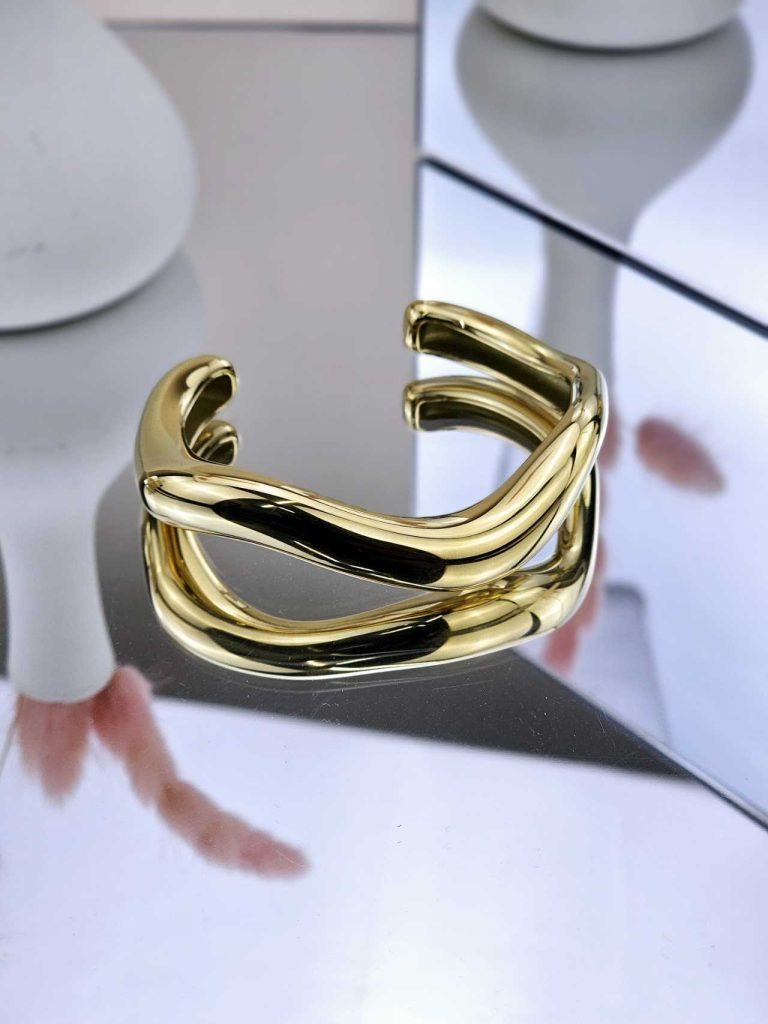 Γυναικείο Βραχιόλι V in Gold
