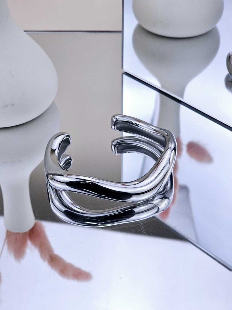 Γυναικείο Βραχιόλι V in Silver