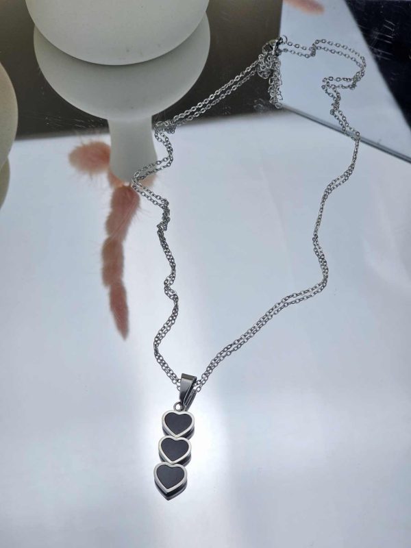 Γυναικείο Κοντό Κολιέ Black Hearts in Silver