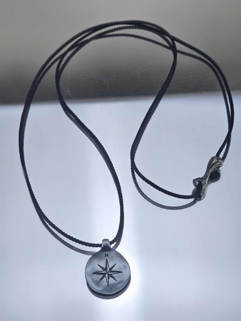 Ανδρικό κολιέ Compass in Black