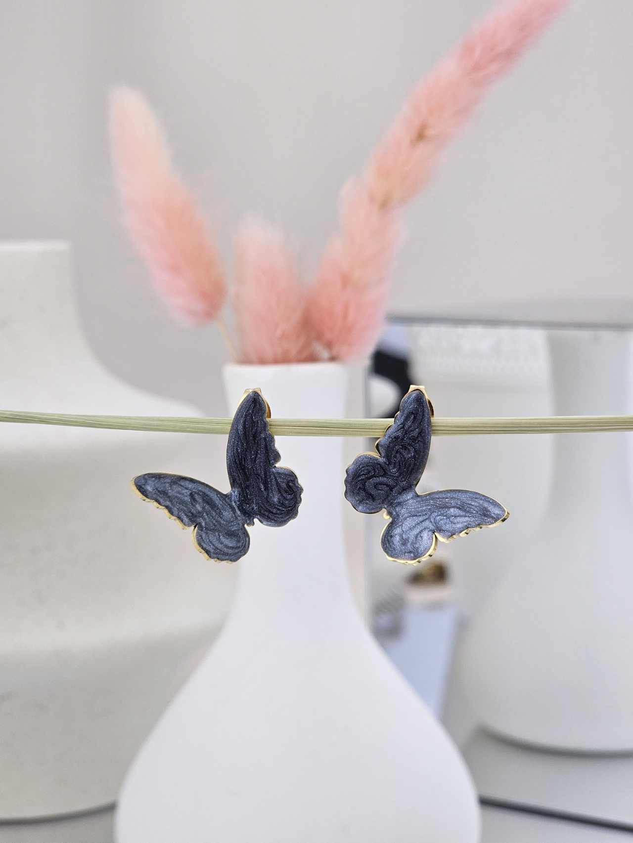 WE103 25 Γυναικεία Σκουλαρίκια Grey Butterflies