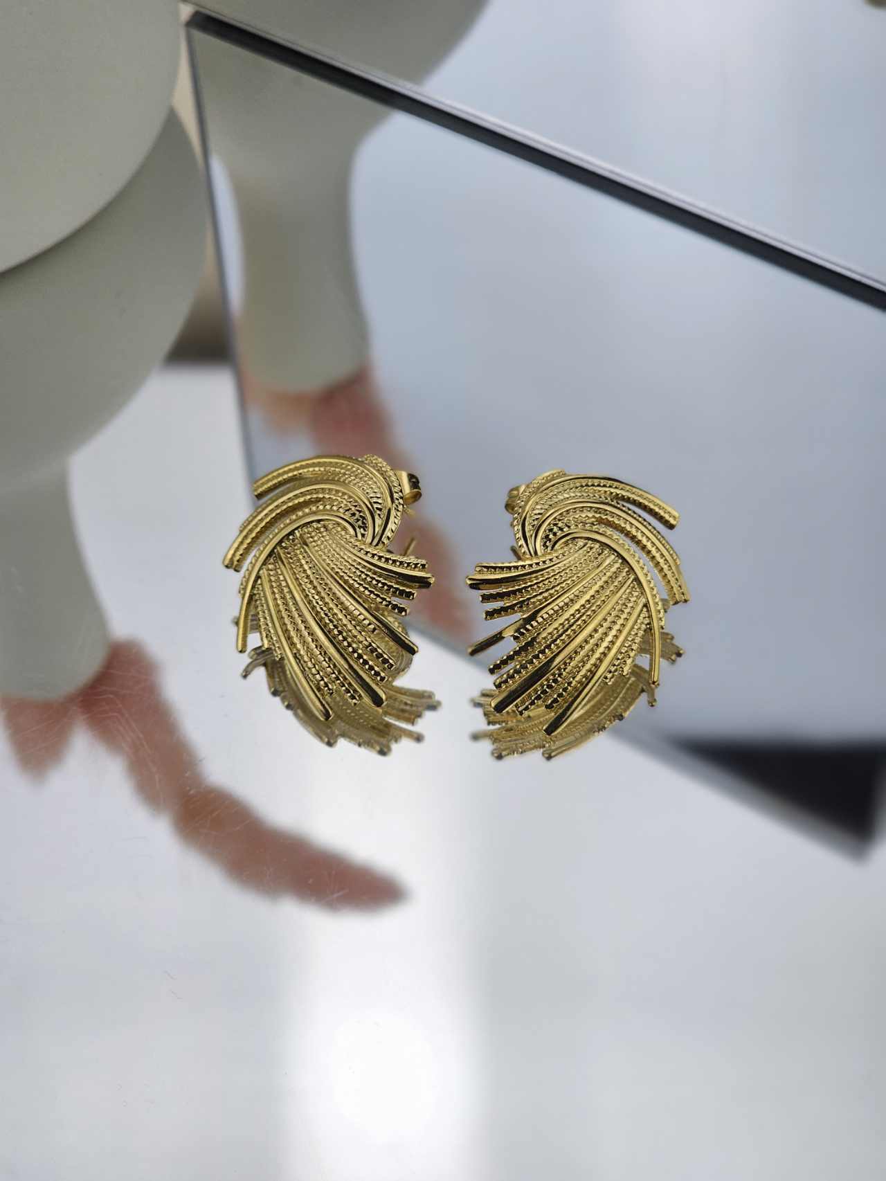 WE64 25 Γυναικεία Σκουλαρίκια Gold Fireworks