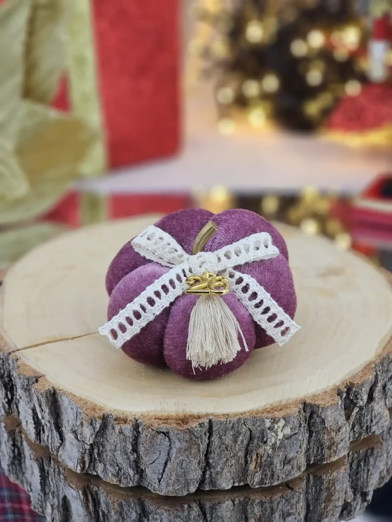 Διακοσμητικό Γούρι Mini Βελούδινη Κολοκύθα Σάπιο Μήλο