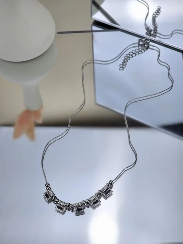 Γυναικείο Κοντό Κολιέ Black Details